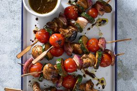 kebab de verduras marinadas