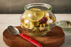 Foto de la receta de sopa de lentejas y coliflor al limón