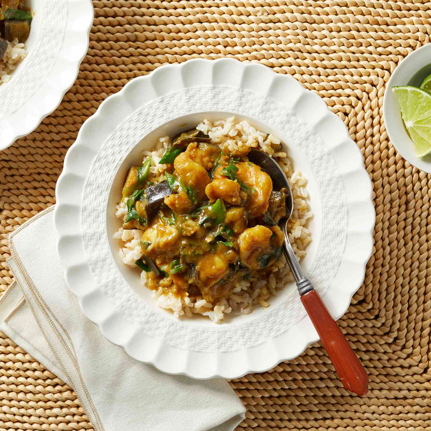 Curry de coco de 15 minutos con berenjenas y camarones